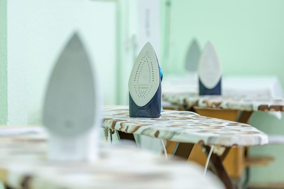 Palyginimas: Lyginimas vs. garinimas &mdash; garintojas ir lygintuvas ant audinio, laiką taupantis efektyvumo testas.